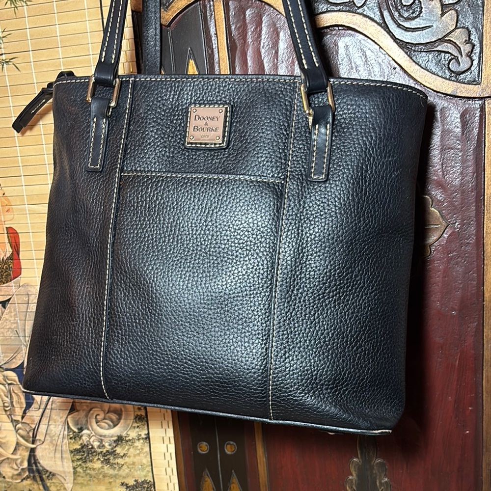 Dooney & Bourke Black Tote Structured Design Pebbled Leather 12”Lx10”Hx3.75”W - Picture 15 of 17